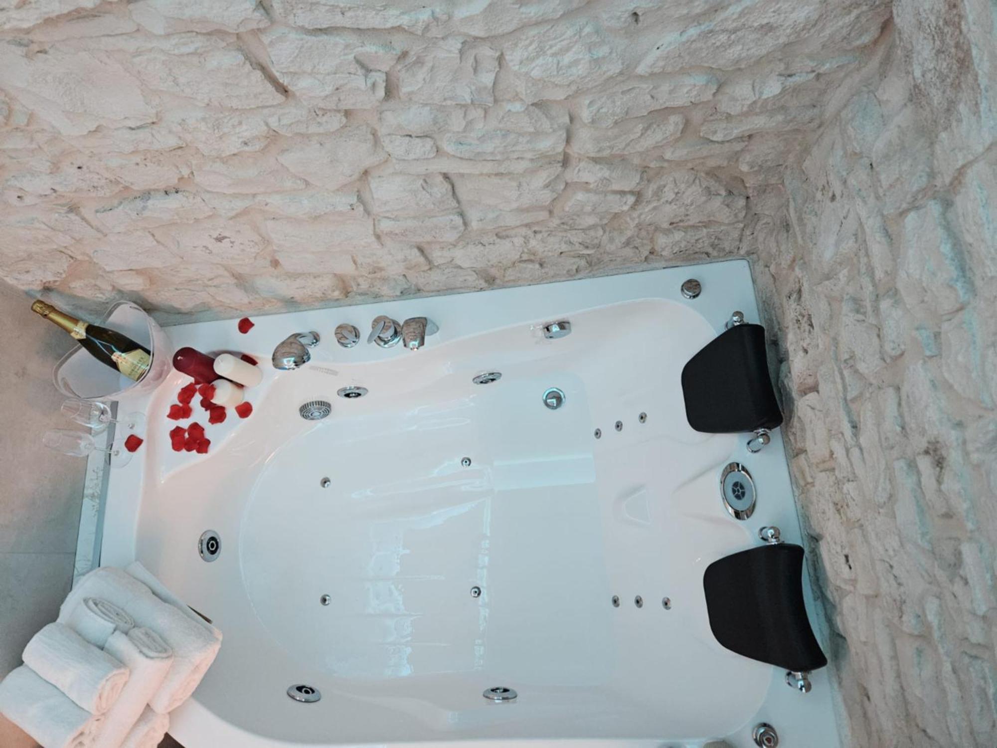 Luxuite Spa Con Piscina E Jacuzzi Alberobello Extérieur photo