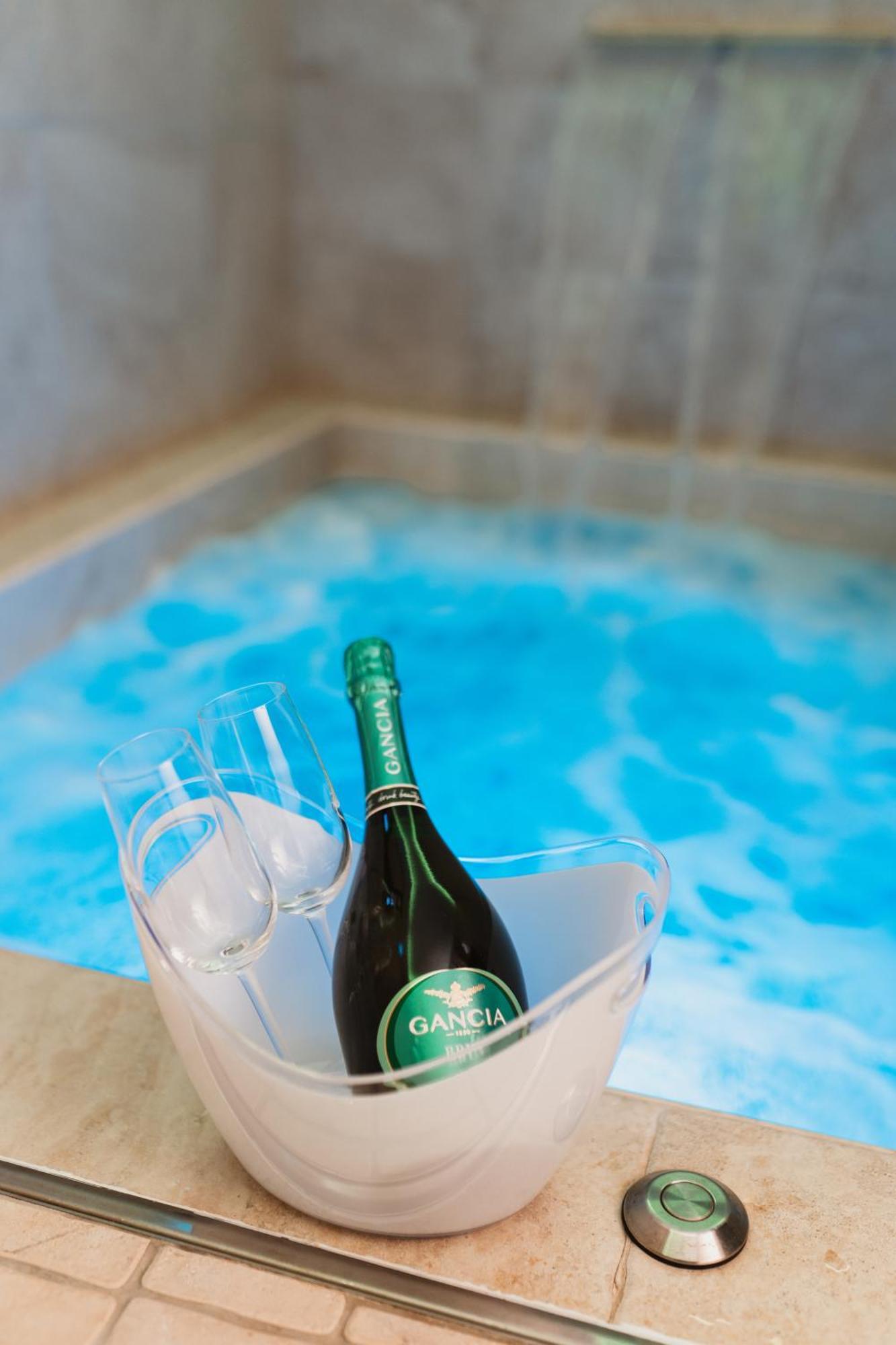 Luxuite Spa Con Piscina E Jacuzzi Alberobello Extérieur photo